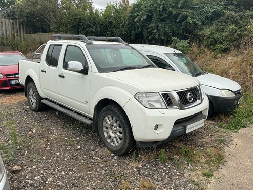 Breaking nissan navara outlaw - nissan,